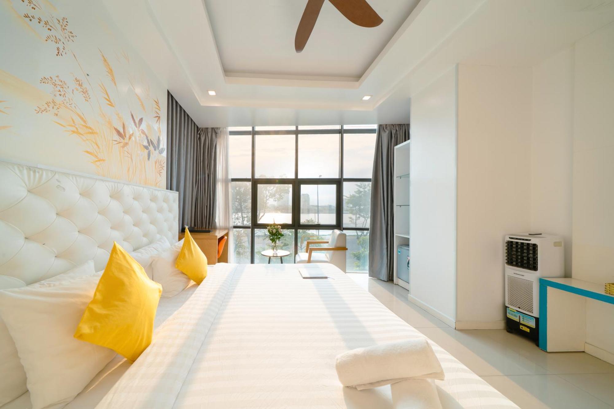 Star City Riverside Hotel By Haviland Da Nang Exterior photo